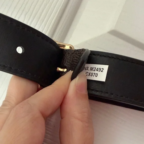 NWoT Coach Adjustable Signature “C”Crossbody Strap with Gold Hardware - Picture 6 of 6